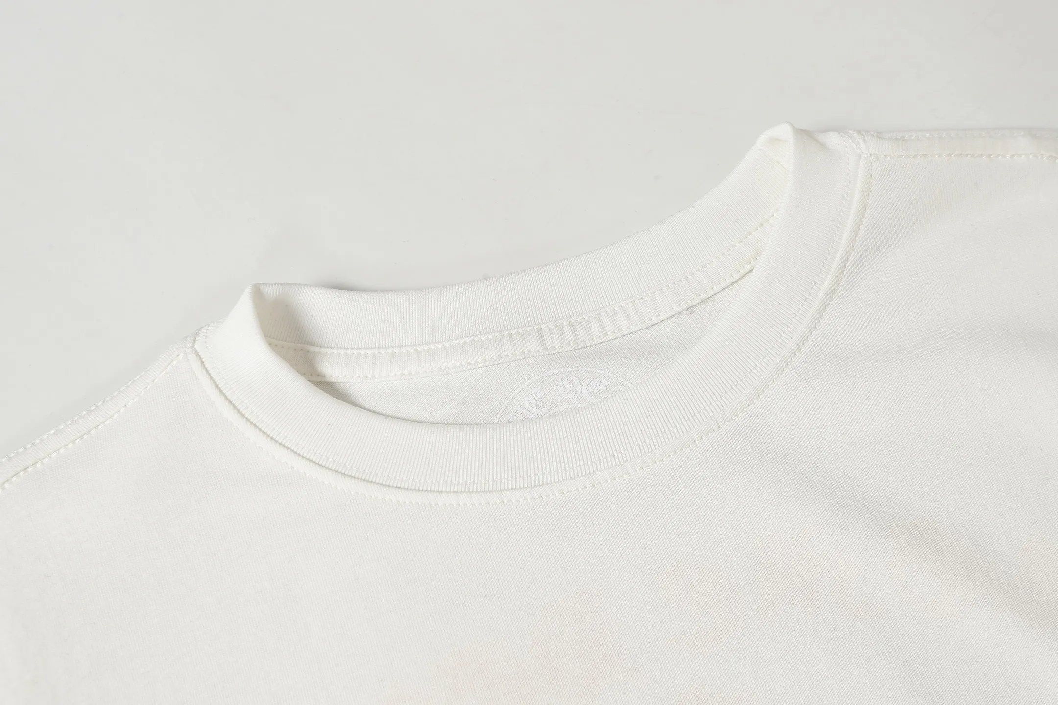P160 Cross-border quantity model. Those who pursue quality, please do not place an order. -Chrome Hearts/Chrome Hearts Sanskrit Sanskrit Cross✝️Print popular long-sleeved T-shirt -High weight, high density and high quality. The wool is soft, delicate and skin-friendly. It feels soft and silky. It has excellent warmth and skin-friendly properties.